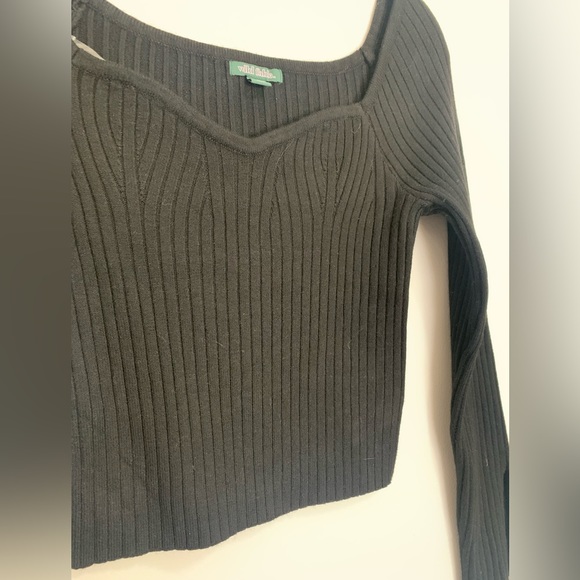 Cropped fitted black sweater. Women’s size XS. NWOT - Picture 3 of 4